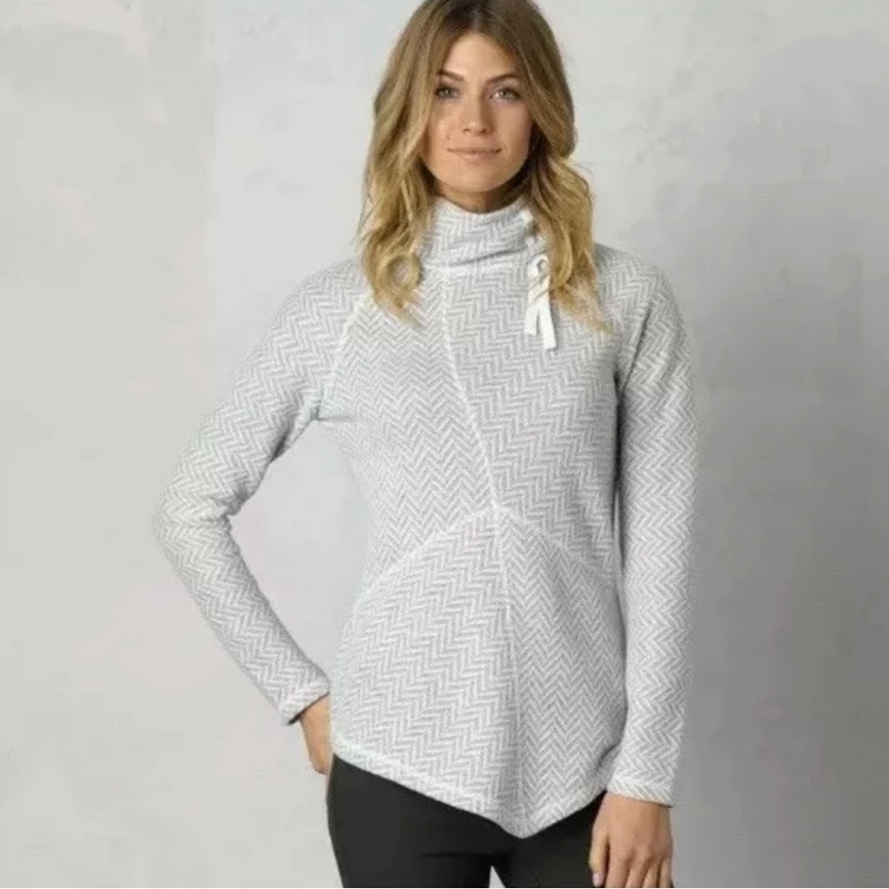 PrAna Mattea sweater in grey and white